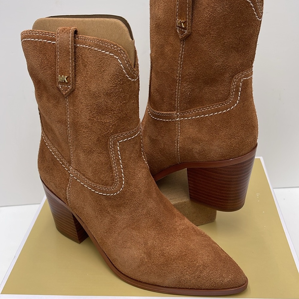 Michael Kors WAVERLY HEELED BOOTIE JUNGLE SUEDE
49F4WVME6S
LUGGAGE - Picture 11 of 16